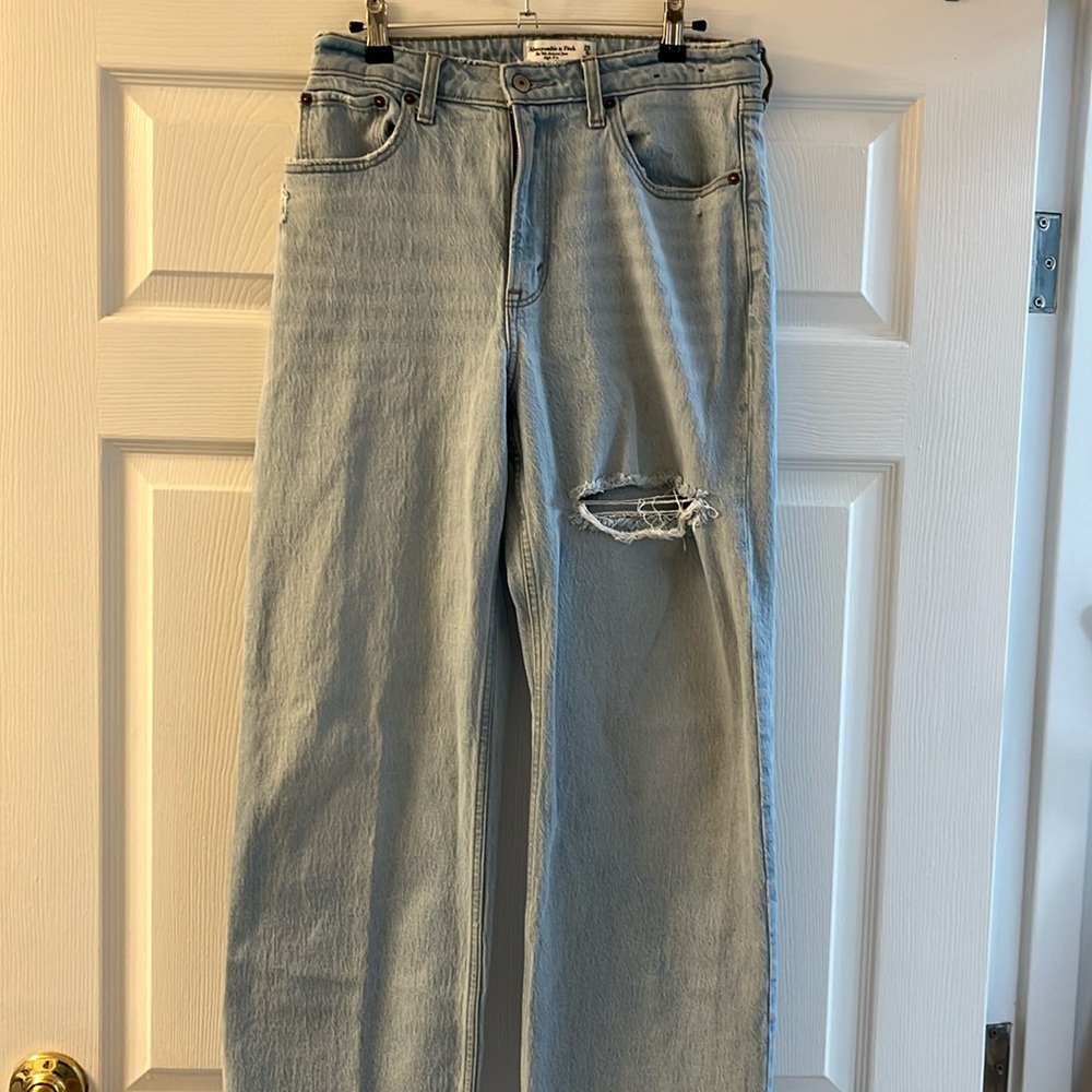 Abercrombie & Fitch // the 90s relaxed Jean high rise